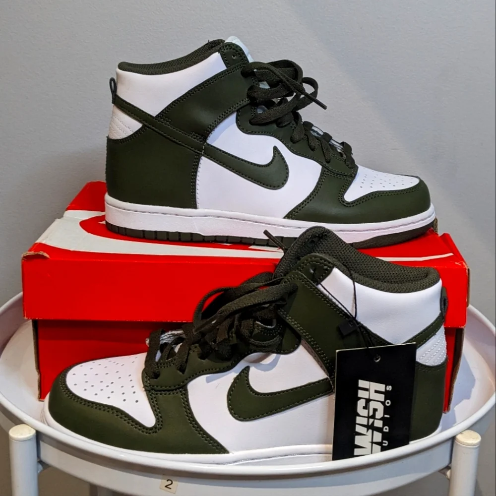 Nike Dunk High Size 7.5 females or 6Y - Picture 1 of 10